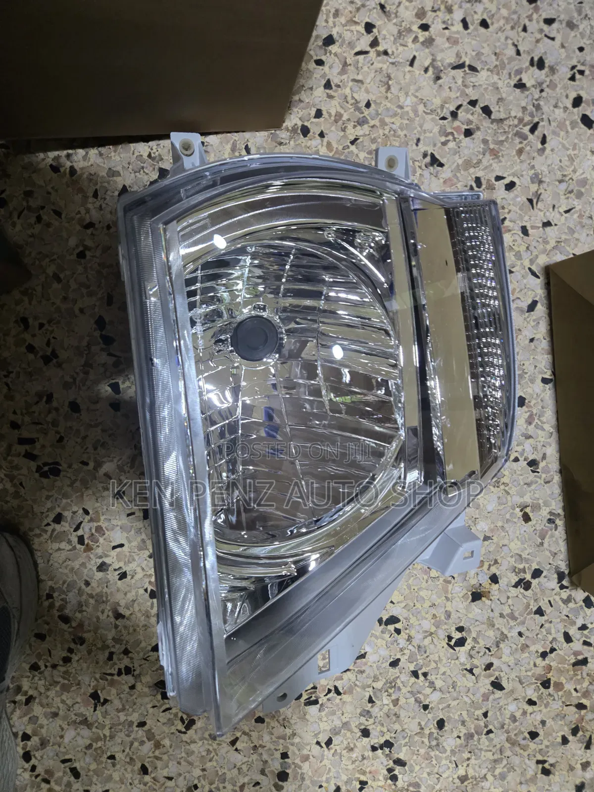 Nissan Urvan Nv350 Headlamp 2005 - 2007