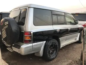 Mitsubishi Pajero 2000 Black