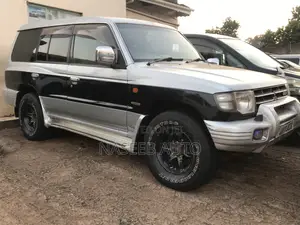Mitsubishi Pajero 2000 Black