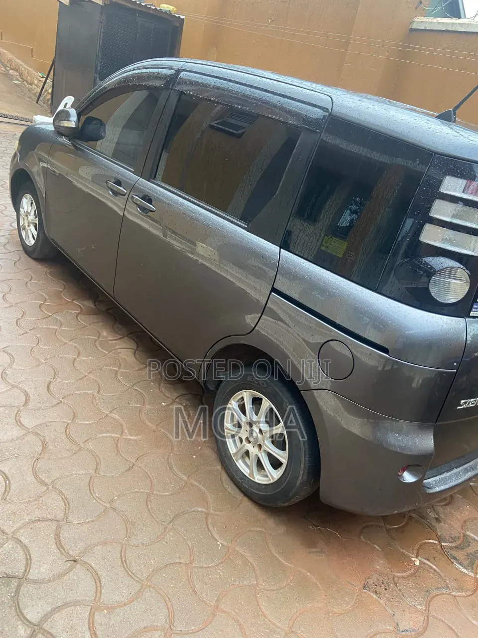 Toyota Sienta 2010 Black