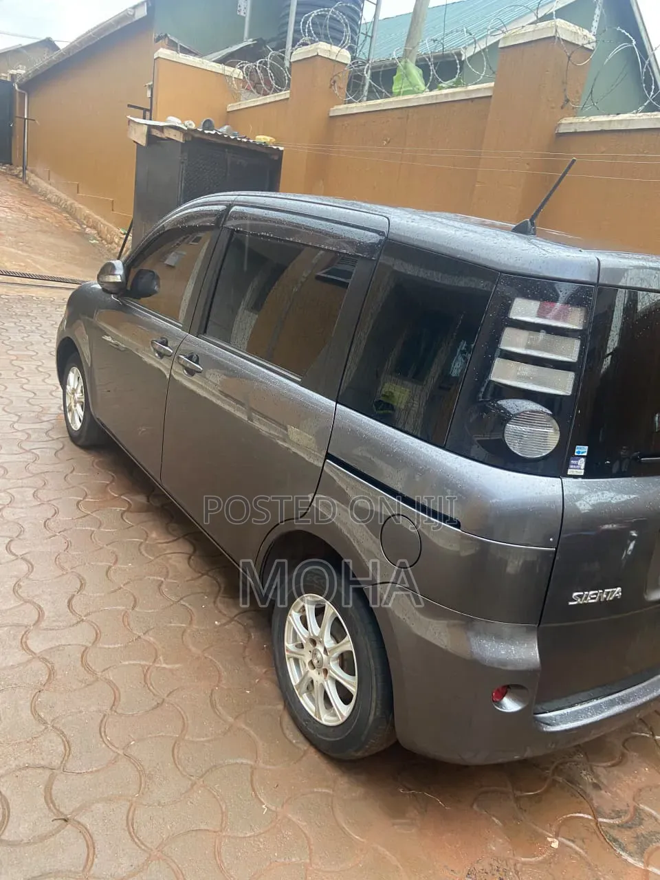 Toyota Sienta 2010 Black