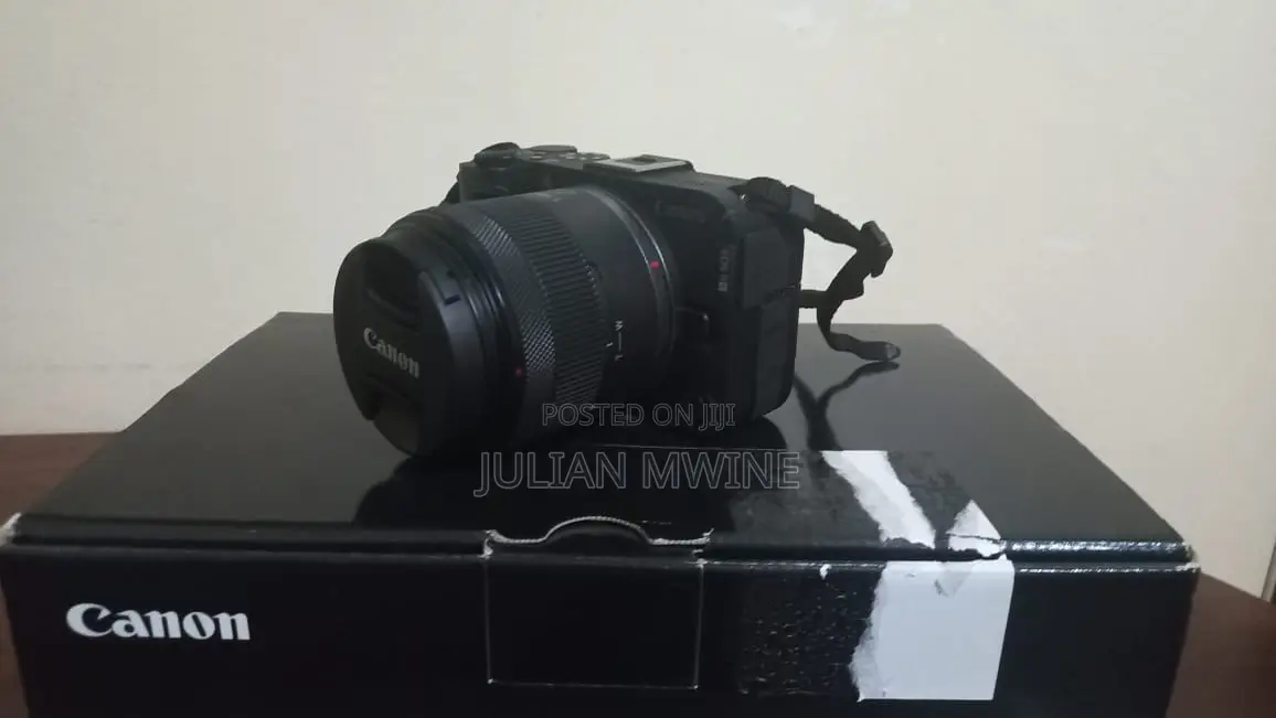 Canon Eos R50v Mirrorless Camera + Rf-S 14-30mm F/4-6.3 Is STM Pz Lens