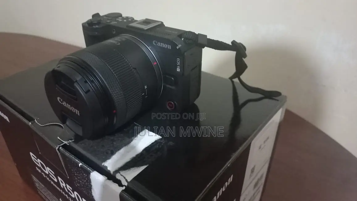 Canon Eos R50v Mirrorless Camera + Rf-S 14-30mm F/4-6.3 Is STM Pz Lens