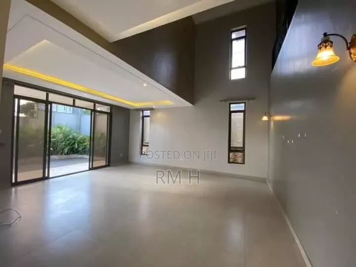 5bdrm Duplex in Muyenga, Central Division for rent