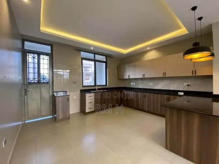 5bdrm Duplex in Muyenga, Central Division for rent
