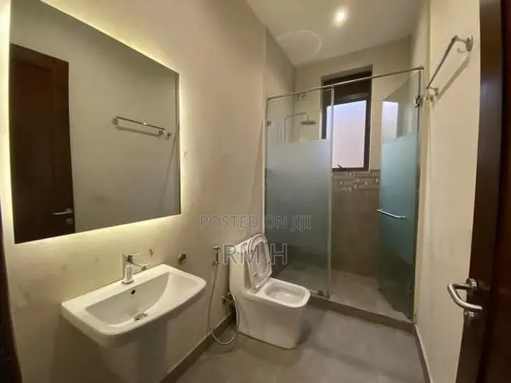 5bdrm Duplex in Muyenga, Central Division for rent