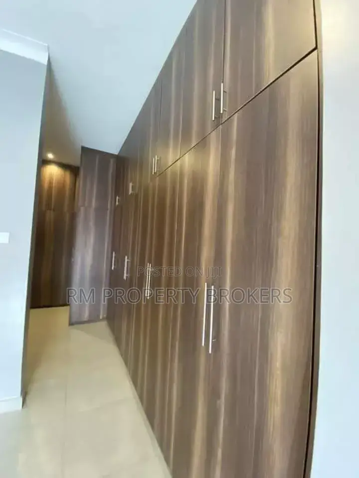 5bdrm Duplex in Muyenga, Central Division for rent