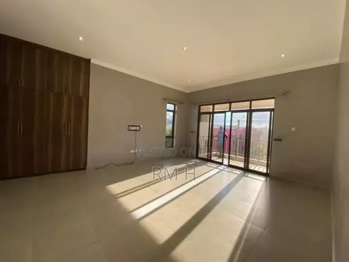 5bdrm Duplex in Muyenga, Central Division for rent