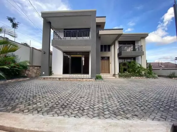 5bdrm Duplex in Muyenga, Central Division for rent