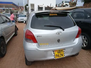 Toyota Vitz 2009 Silver