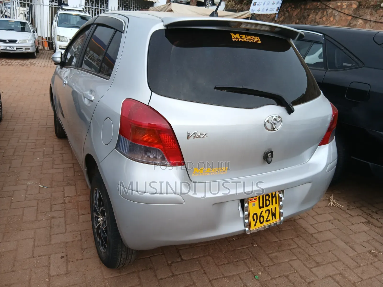 Toyota Vitz 2009 Silver