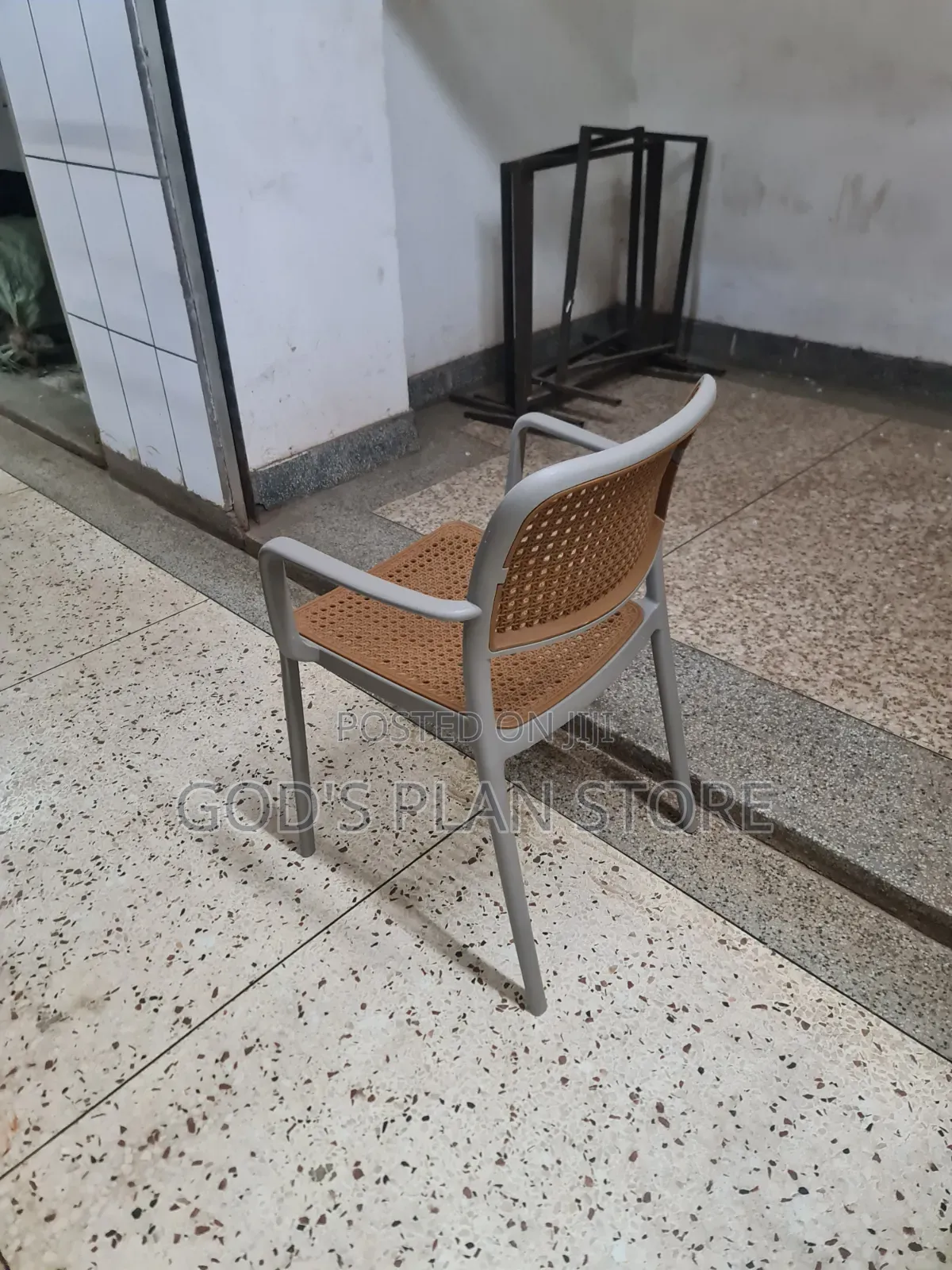 Commode Plastic Chairs Plastic Chairs