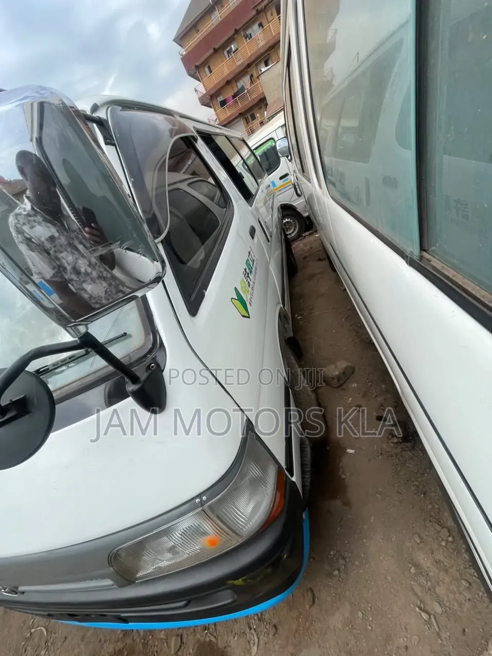 Toyota HiAce 2003 White