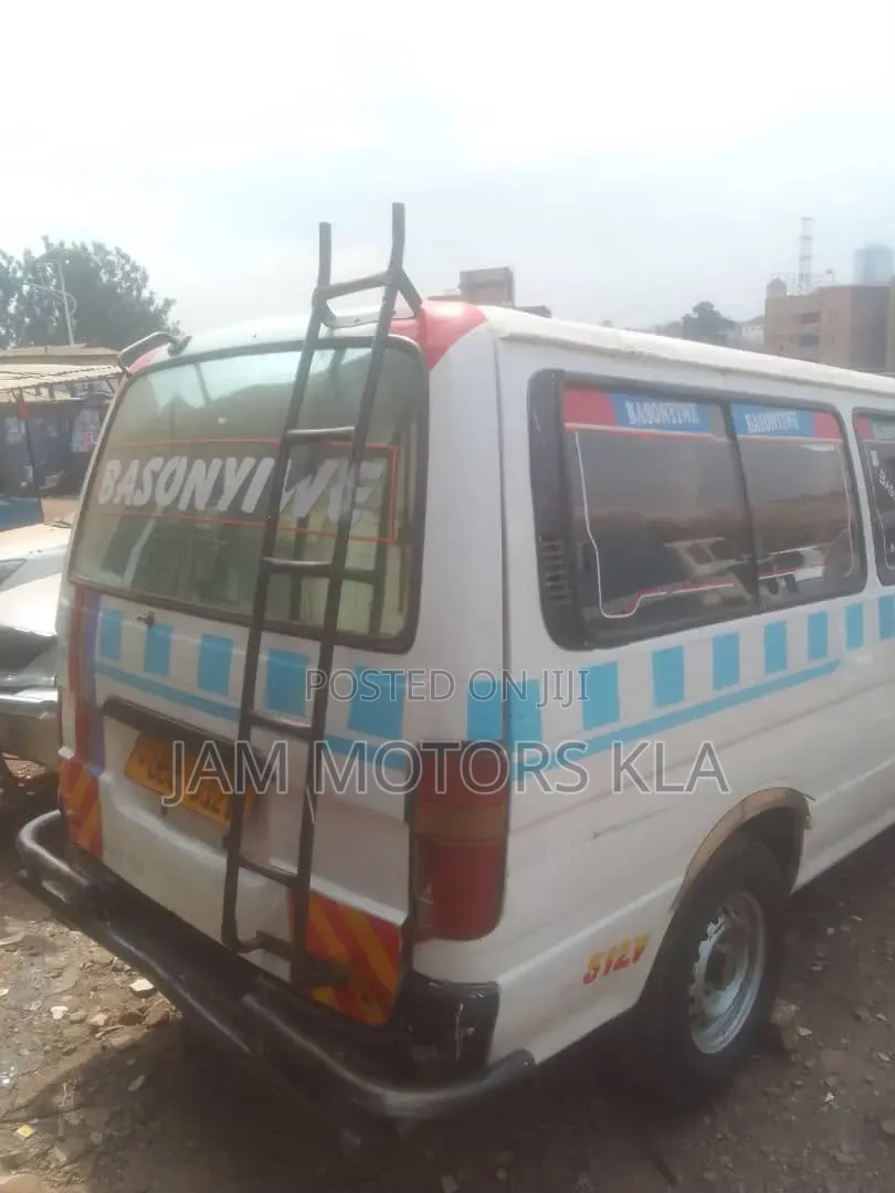 Toyota HiAce 2001 White