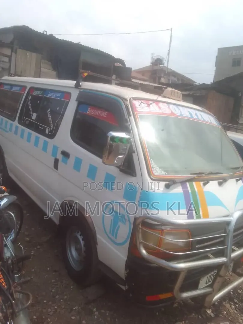 Toyota HiAce 2001 White