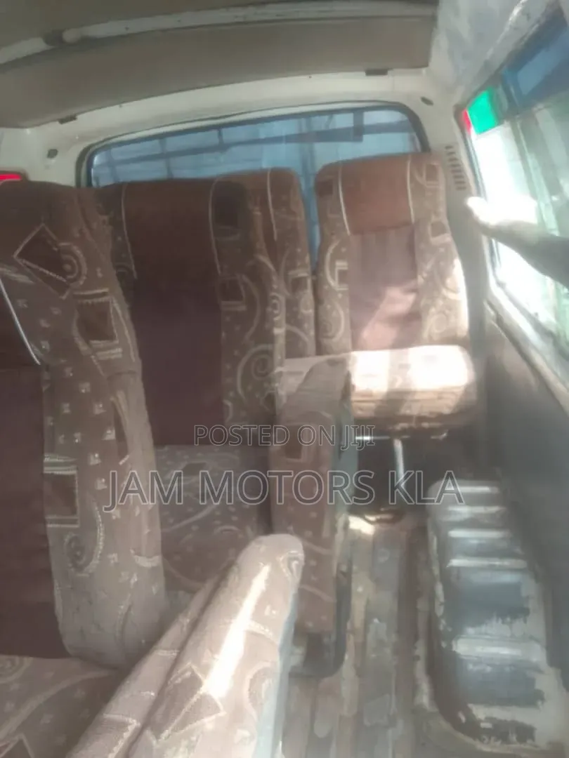 Toyota HiAce 2001 White