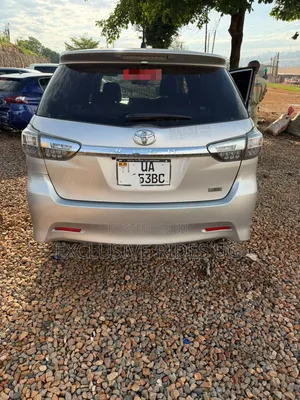 Toyota Wish 2013 Silver