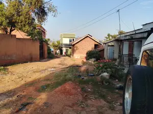 5bdrm Apartment in Ssabagabo-Makindye for sale