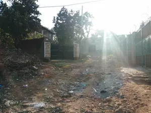 5bdrm Apartment in Ssabagabo-Makindye for sale