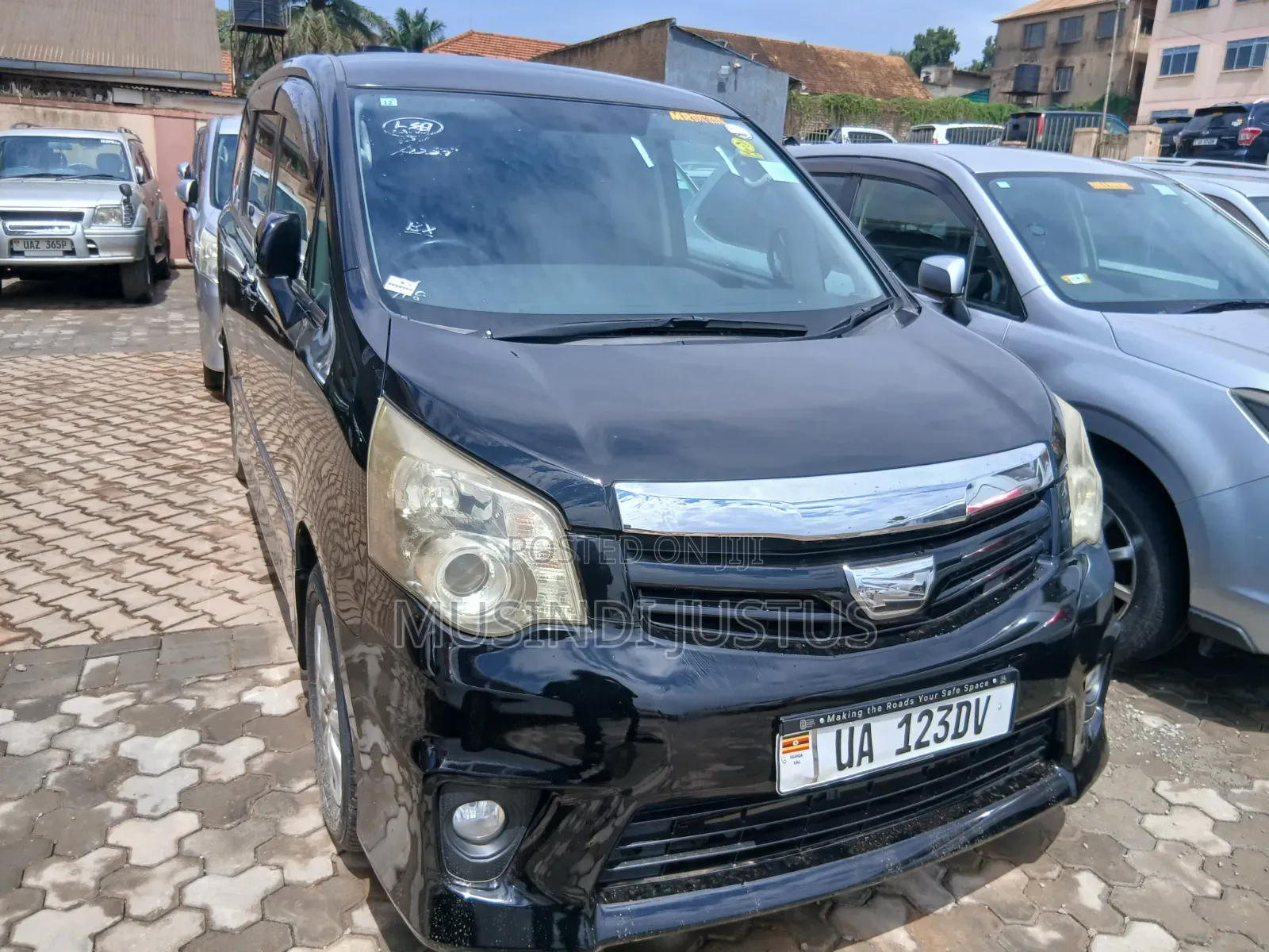 Toyota Noah 2011 Black