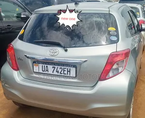 Toyota Vitz 1.5 FWD 5dr 2012 Silver