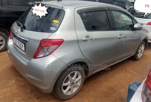 Toyota Vitz 1.5 FWD 5dr 2012 Silver