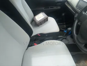 Toyota Vitz 1.5 FWD 5dr 2012 Silver