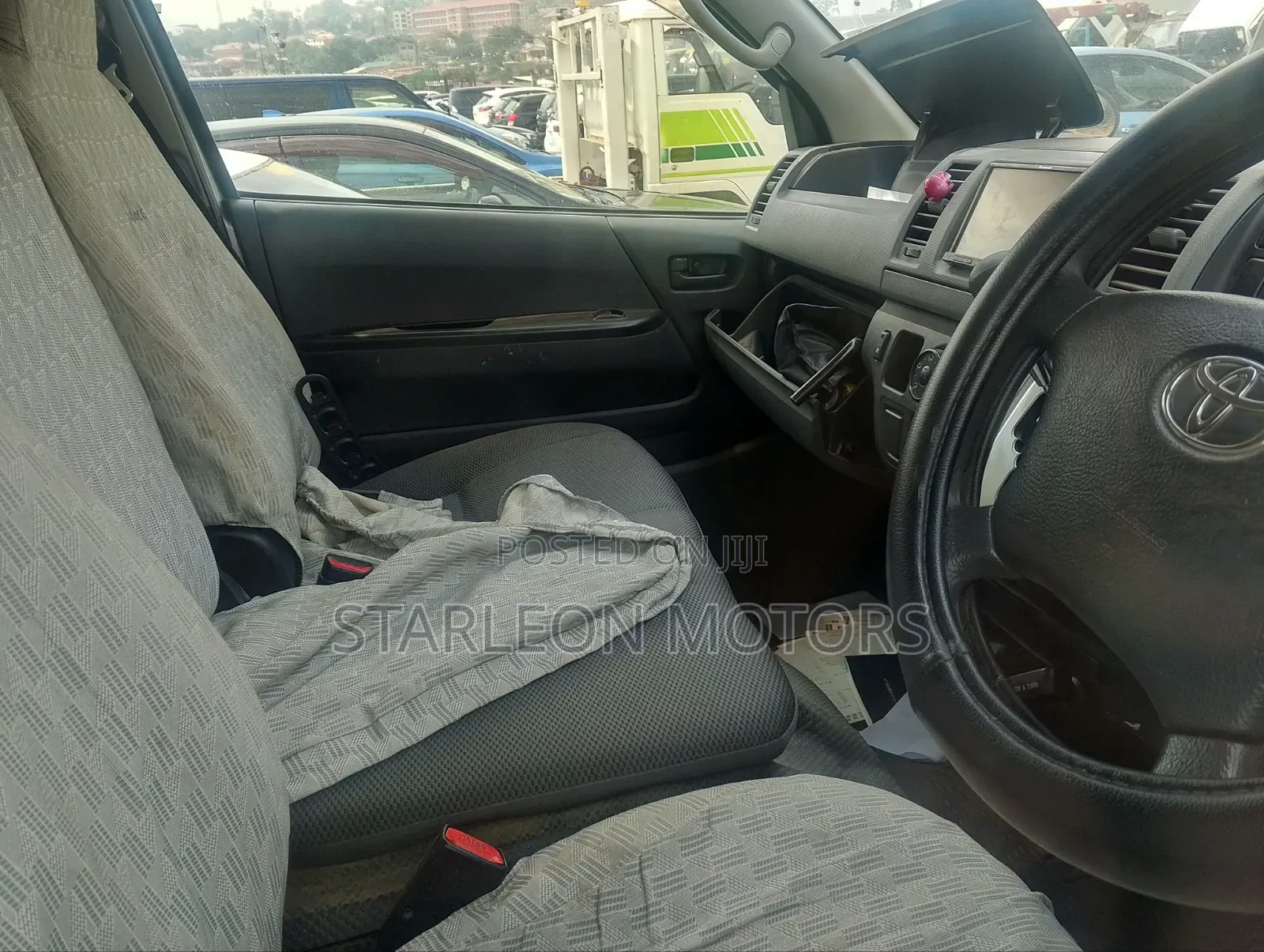 Toyota Grand HiAce 2013 Silver