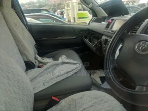 Toyota Grand HiAce 2013 Silver