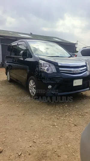 Toyota Noah 2013 Black
