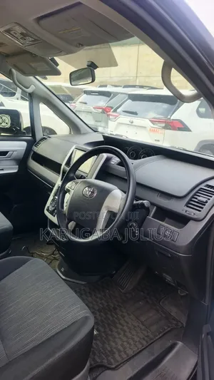 Toyota Noah 2013 Black