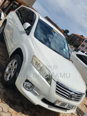 Toyota Vanguard 2011 White