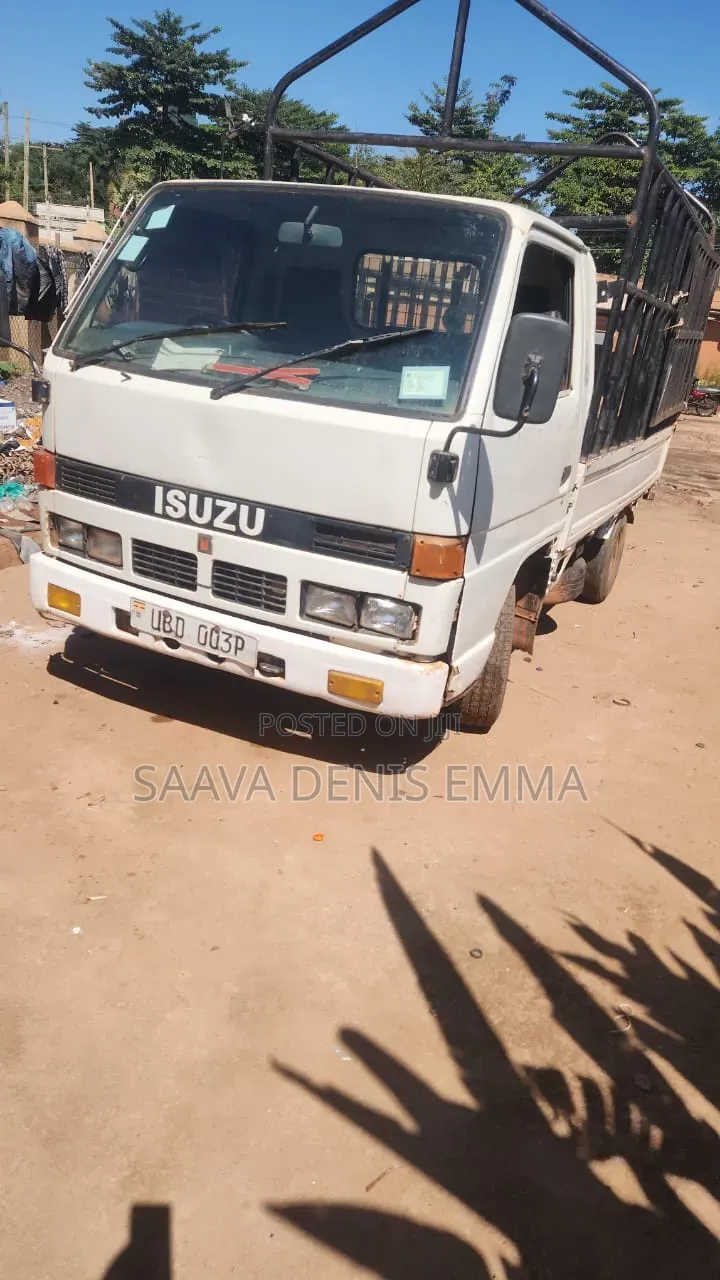 Isuzu Cosmo 2815 1989 White