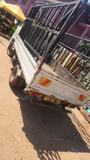 Isuzu Cosmo 2815 1989 White