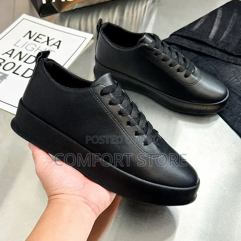 Classic Men's Van Shoes in Black