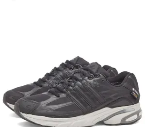 Mama D Sneakers Lad