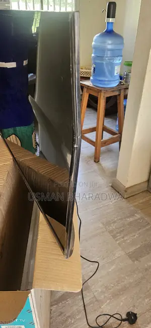 "Broken Screen Hisense 43-Inch Smart Tv for Spare Parts."