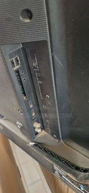 "Broken Screen Hisense 43-Inch Smart Tv for Spare Parts."