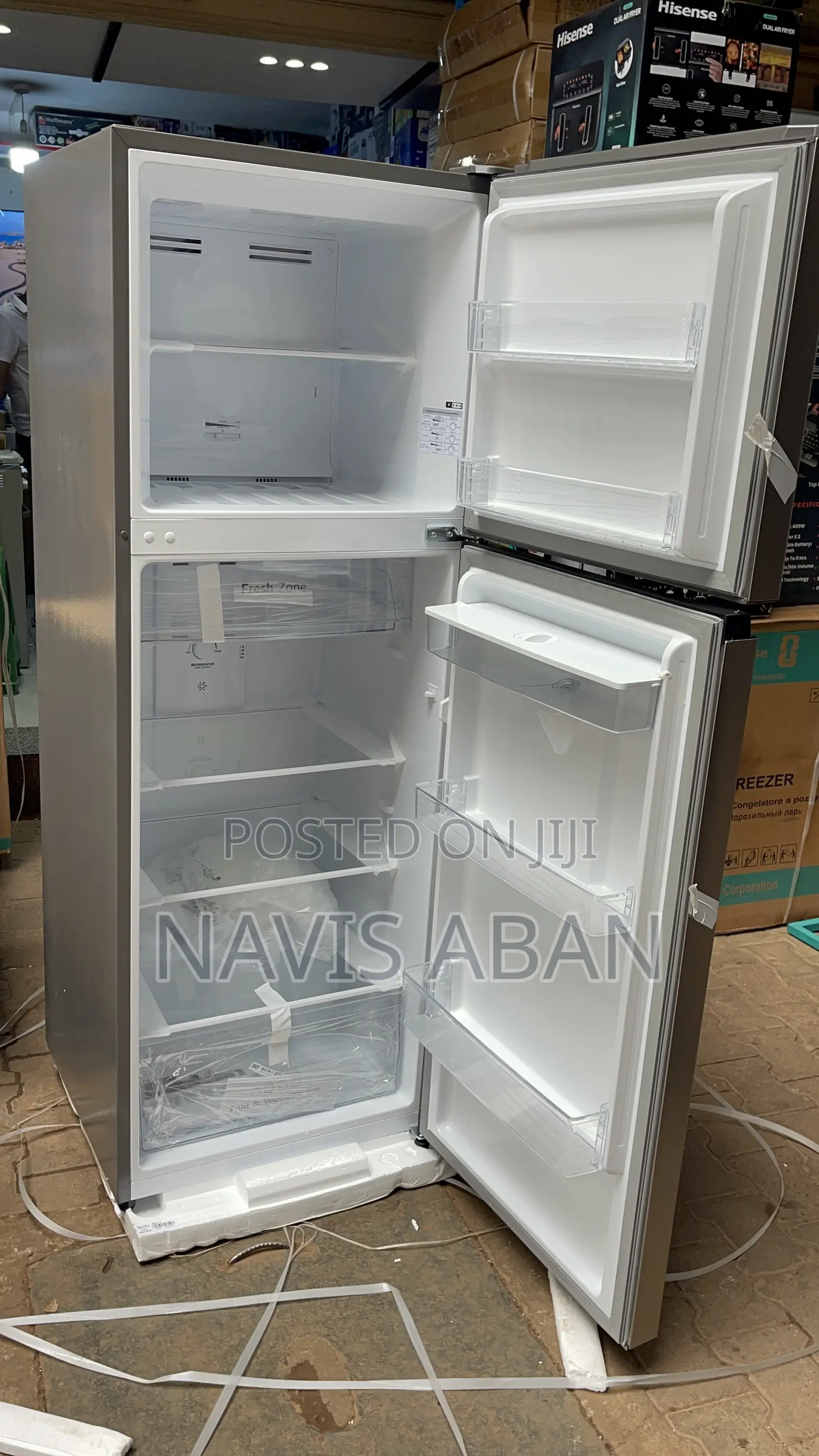 Hisense 419l Refrigerator With Water Dispenser and Top Freezer