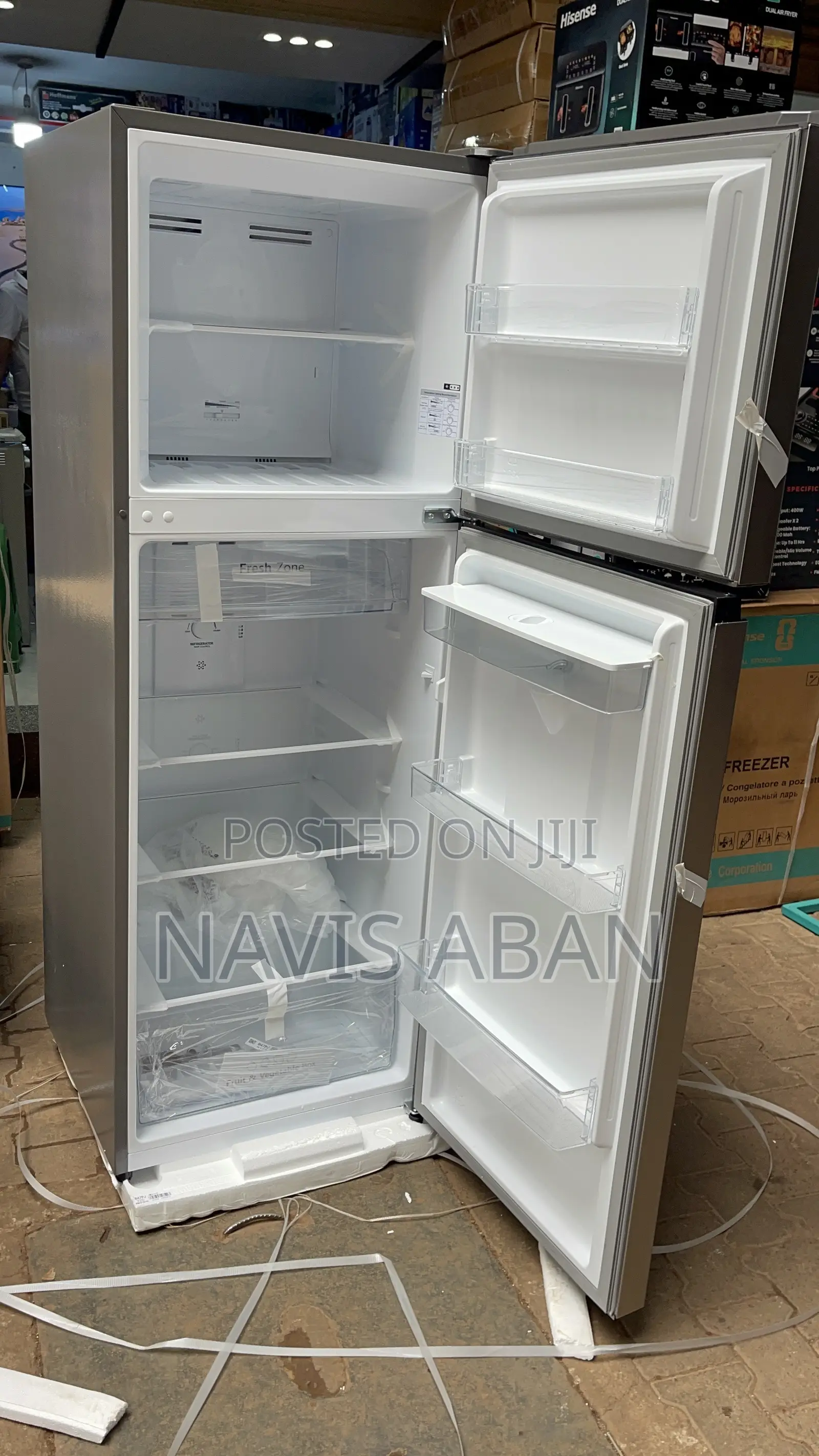 Hisense 419l Refrigerator With Water Dispenser and Top Freezer