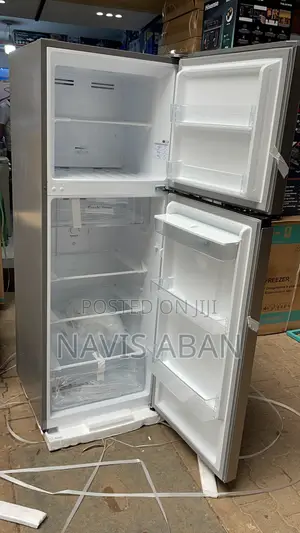 Hisense 419l Refrigerator With Water Dispenser and Top Freezer