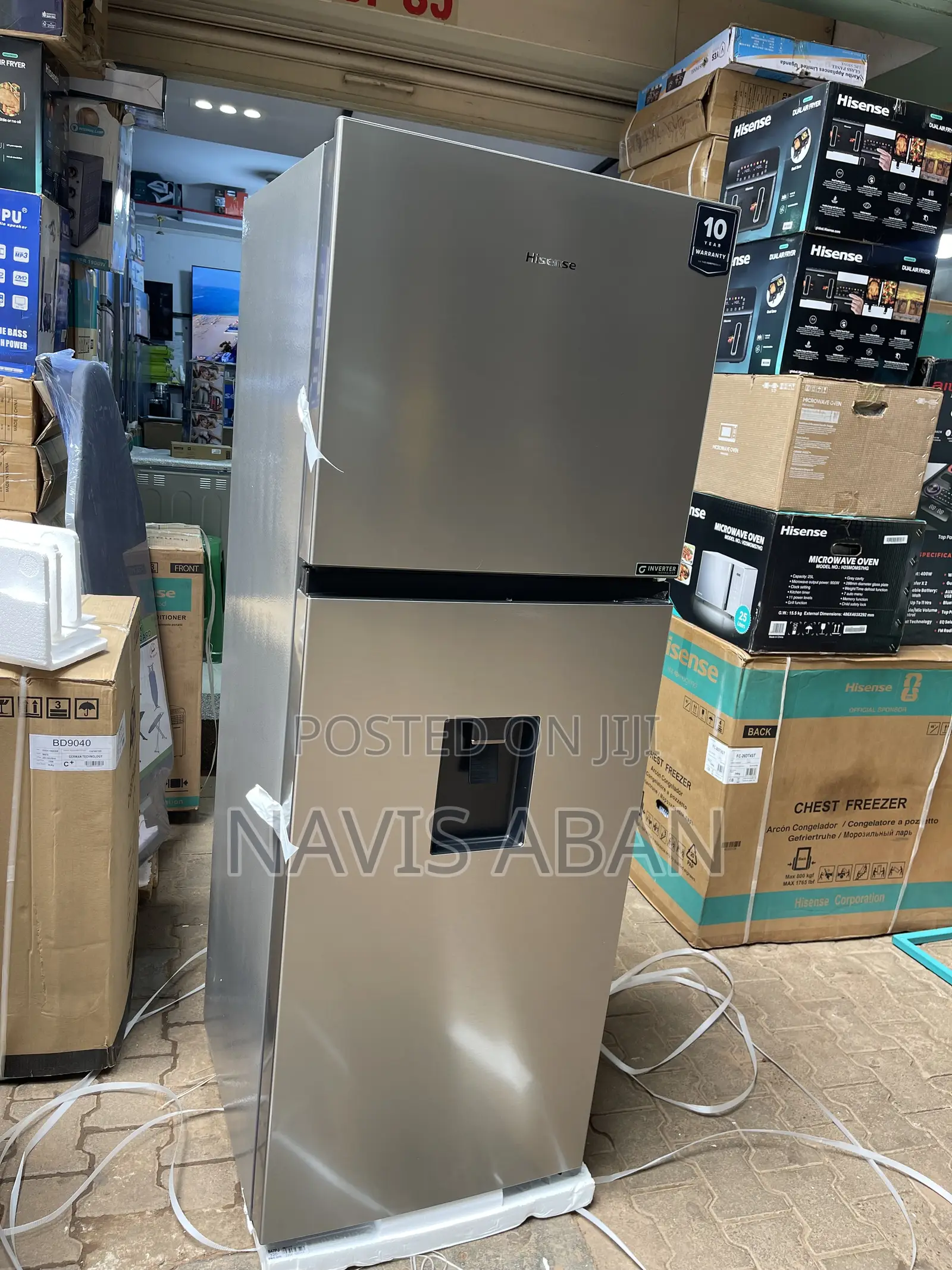 Hisense 419l Refrigerator With Water Dispenser and Top Freezer