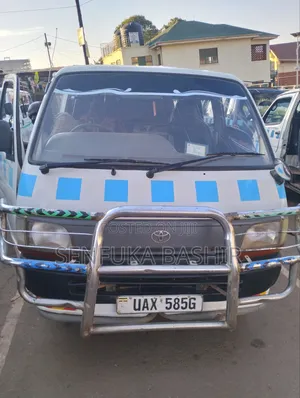 Toyota Grand HiAce 2000 White
