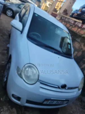 Toyota Sienta 2010 White