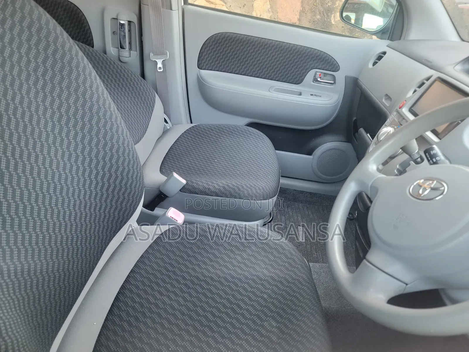 Toyota Sienta 2010 White