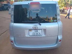 Toyota Sienta 2012 Silver