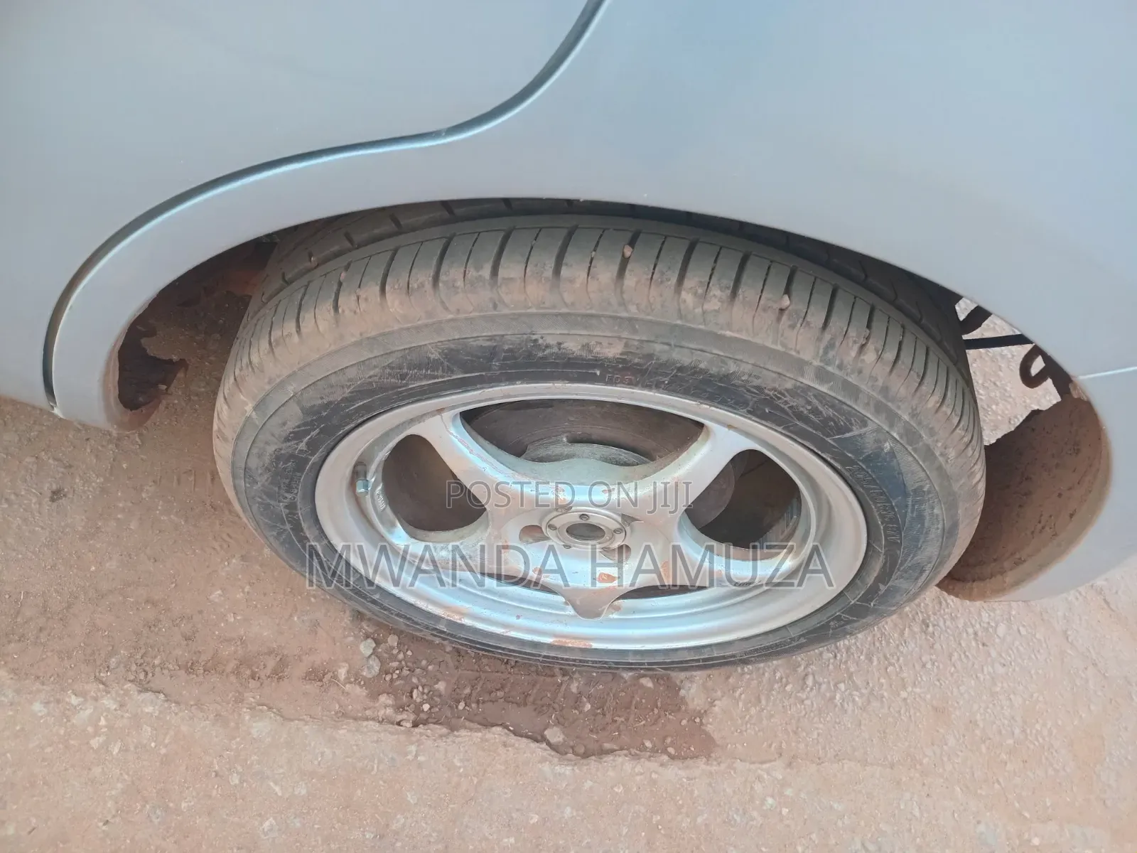Toyota Sienta 2012 Silver