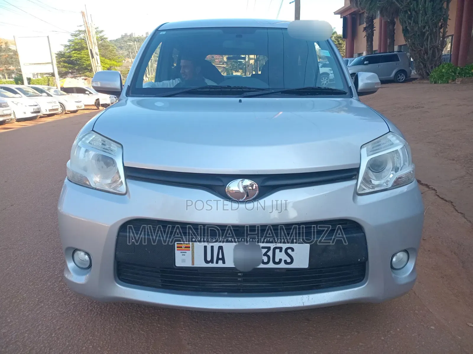Toyota Sienta 2012 Silver