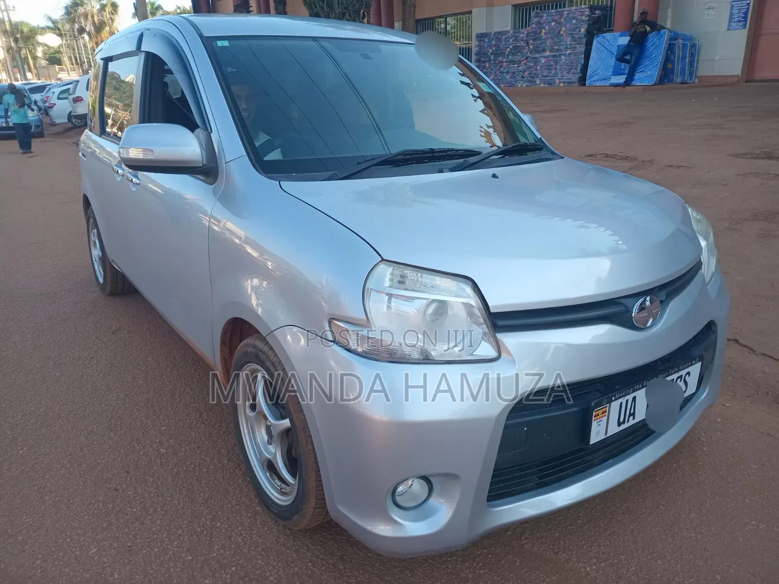 Toyota Sienta 2012 Silver