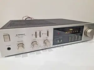 Vintage Pioneer Sa-7200 Stereo Amplifier in Good Condition.